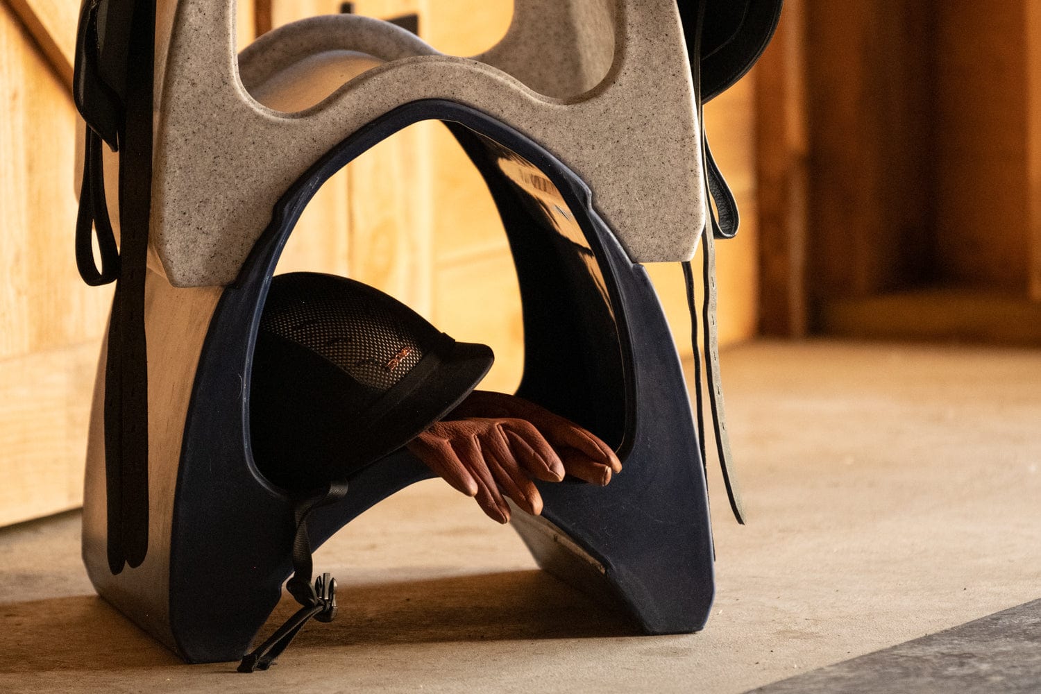Classic Show Jumps Stable Accessories Saddle Carrier Pro